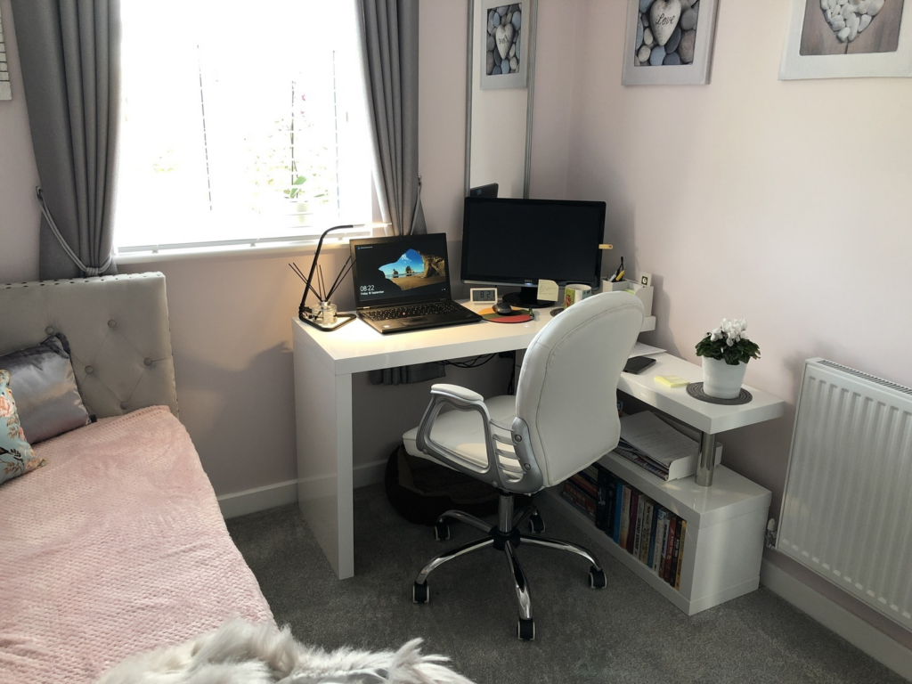 kid's bedroom with single bed and white gloss corner desk