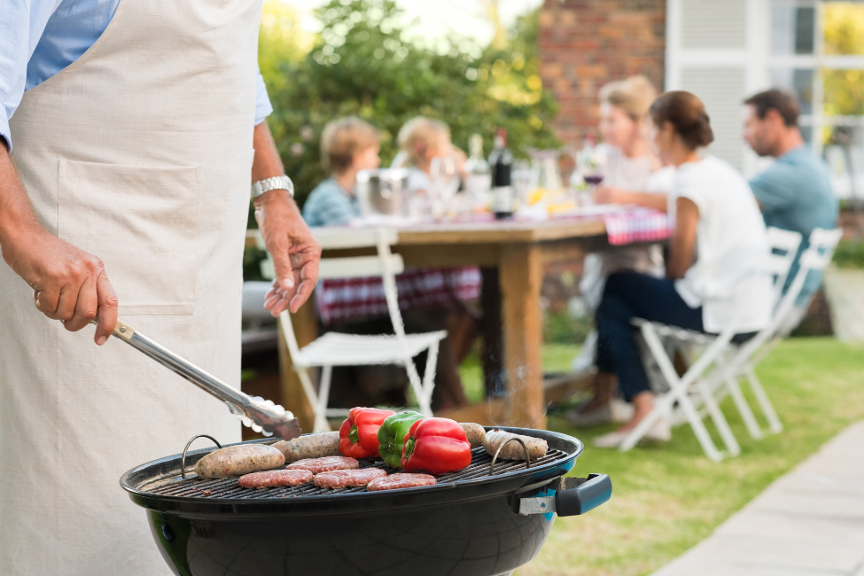 family-outdoor-dining.png